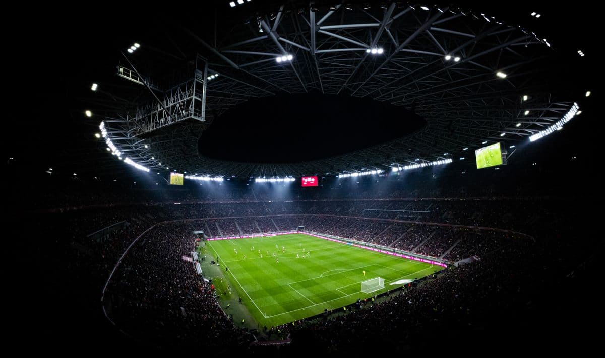 Floodlit stadium atmosphere on a UEFA Champions League night